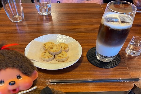 きの珈琲のカフェオレとナッツのクッキー