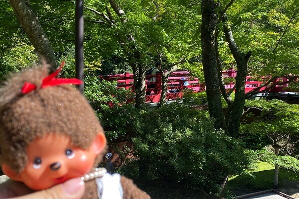 弥彦公園の赤い橋